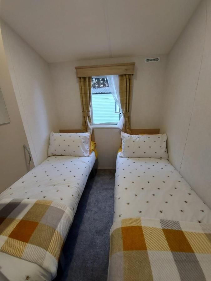Woofles Luxury Caravan At Knaresborough Lido Exteriör bild