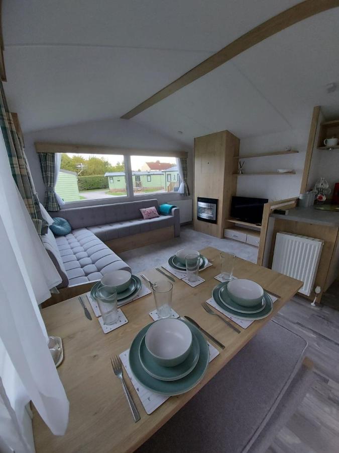 Woofles Luxury Caravan At Knaresborough Lido Exteriör bild