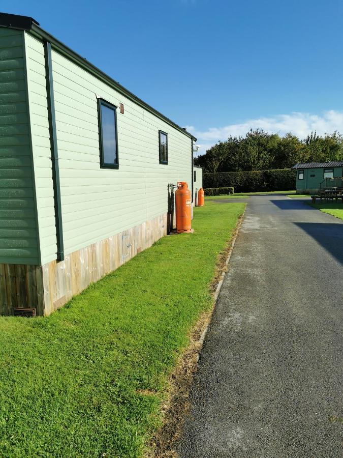 Woofles Luxury Caravan At Knaresborough Lido Exteriör bild