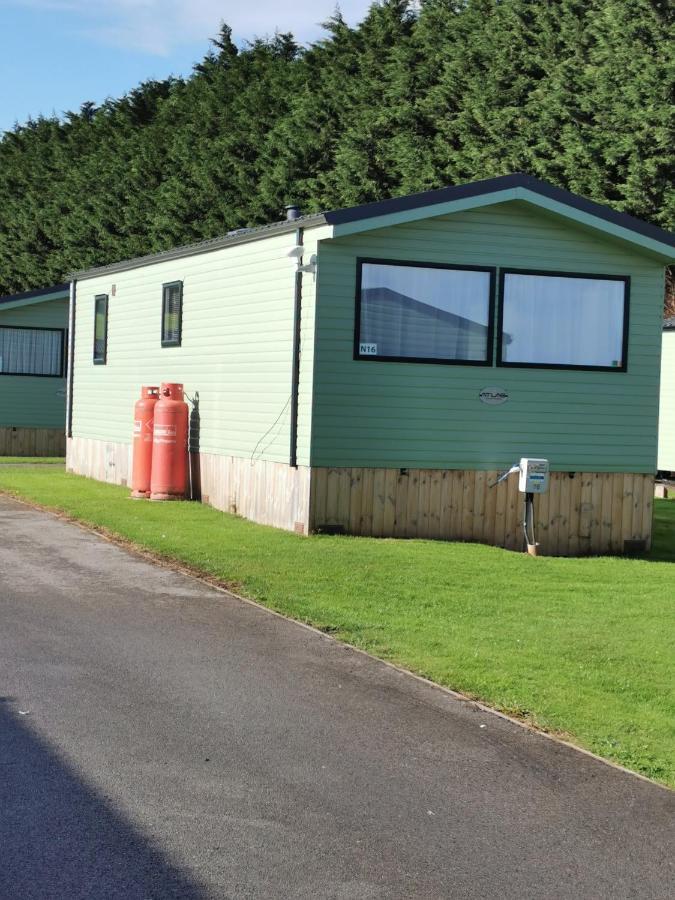 Woofles Luxury Caravan At Knaresborough Lido Exteriör bild
